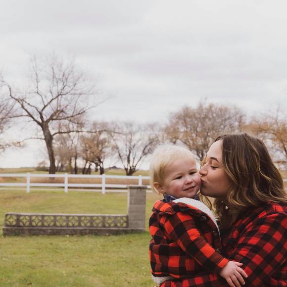 Meet your Posher, Melissa - Picture 1 of 1